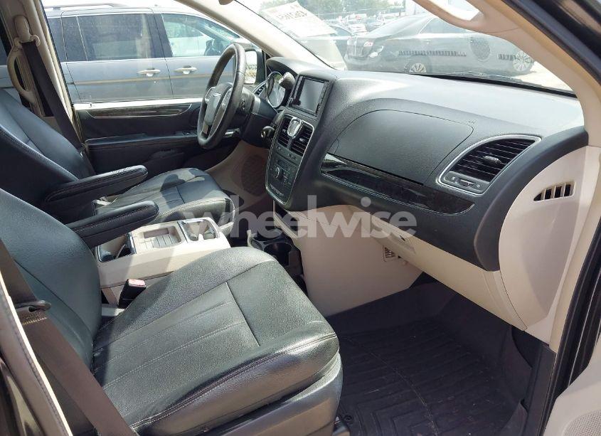 Photo 5 of 2016 Chrysler Town & COUNTRY TOURING (VIN 2C4RC1BG1GR284155)