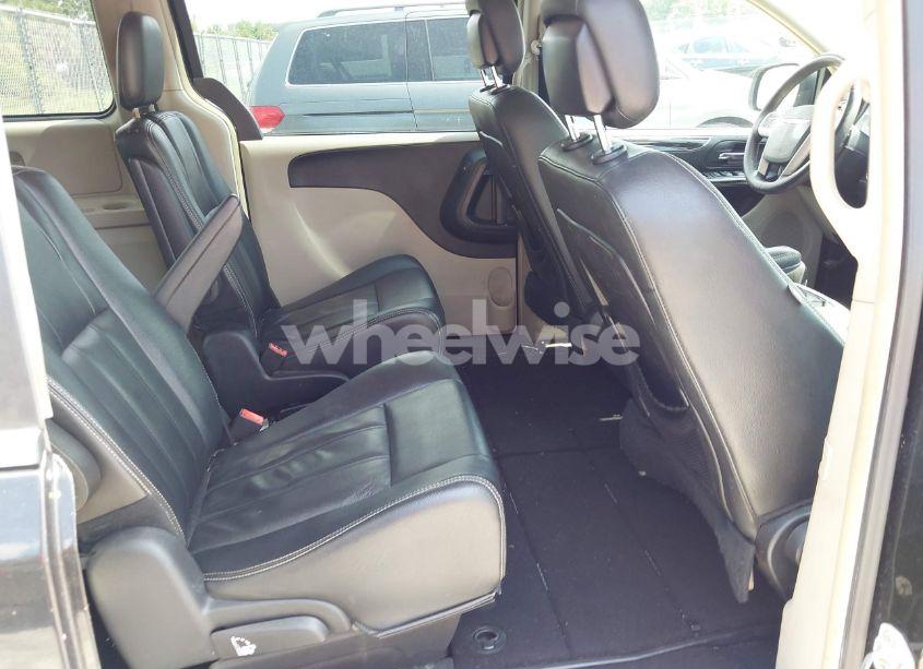 Photo 8 of 2016 Chrysler Town & COUNTRY TOURING (VIN 2C4RC1BG1GR284155)