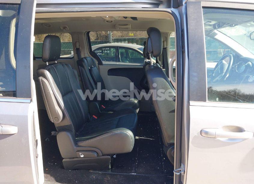 Photo 8 of 2016 Chrysler Town & COUNTRY TOURING (VIN 2C4RC1BG1GR286486)