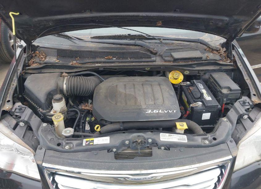 Photo 10 of 2016 Chrysler Town & COUNTRY TOURING (VIN 2C4RC1BG1GR291560)