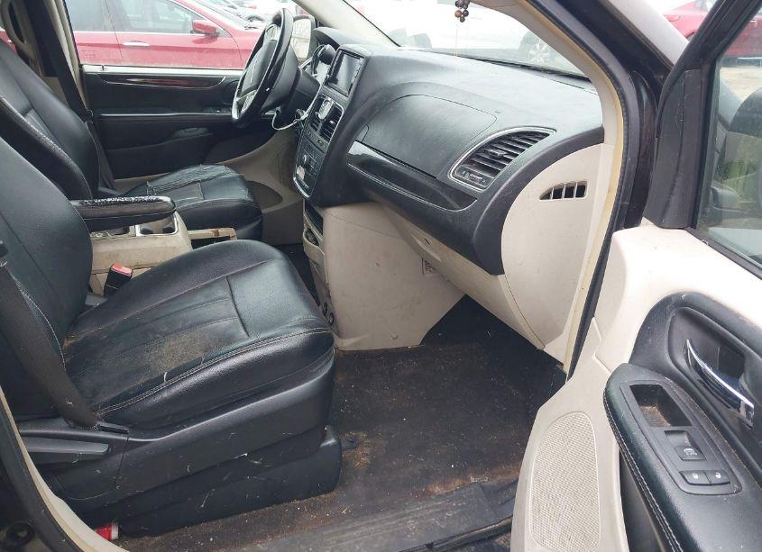 Photo 5 of 2016 Chrysler Town & COUNTRY TOURING (VIN 2C4RC1BG1GR291560)