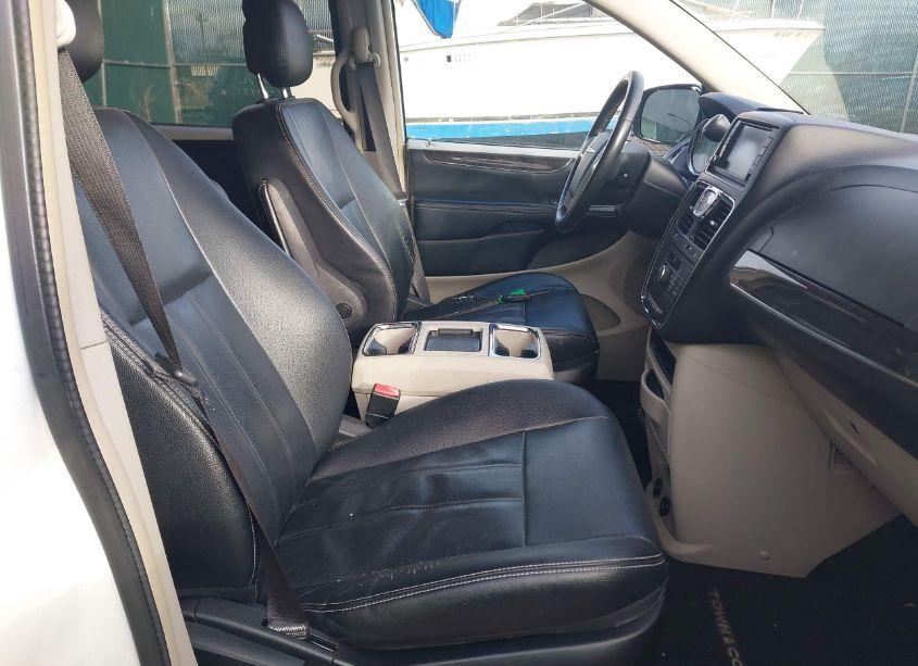 Photo 5 of 2016 Chrysler Town & COUNTRY TOURING (VIN 2C4RC1BG1GR294782)