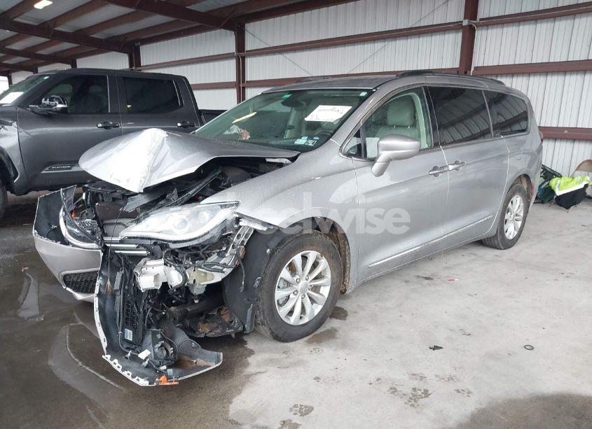 Photo 2 of 2017 Chrysler Pacifica TOURING-L (VIN 2C4RC1BG1HR503990)