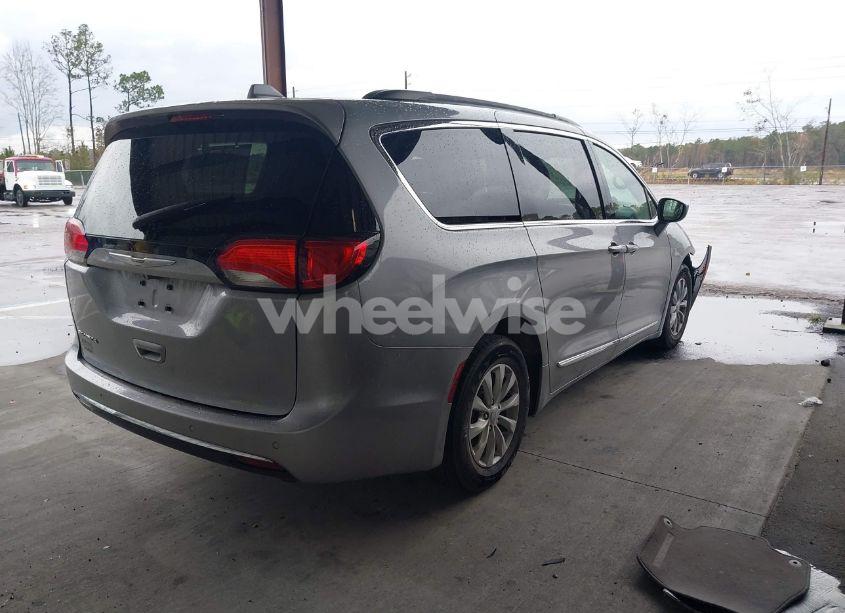 Photo 4 of 2017 Chrysler Pacifica TOURING-L (VIN 2C4RC1BG1HR503990)