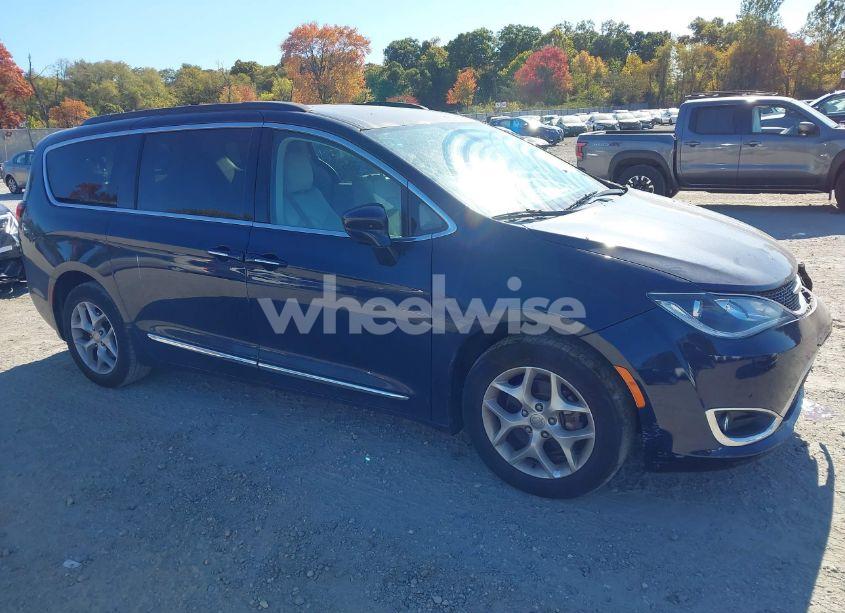 2017 Chrysler Pacifica TOURING-L (VIN 2C4RC1BG1HR516254) main photo