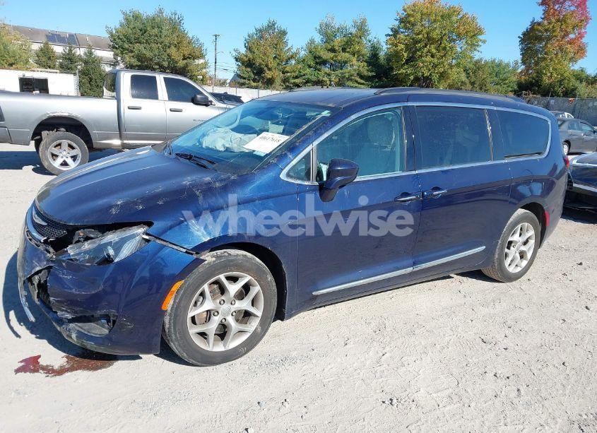 Photo 2 of 2017 Chrysler Pacifica TOURING-L (VIN 2C4RC1BG1HR516254)