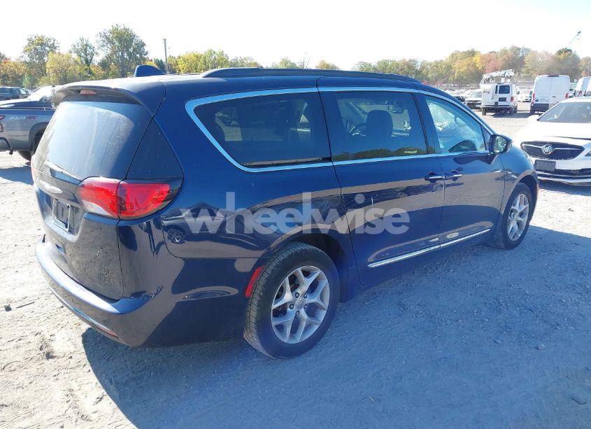 Photo 4 of 2017 Chrysler Pacifica TOURING-L (VIN 2C4RC1BG1HR516254)