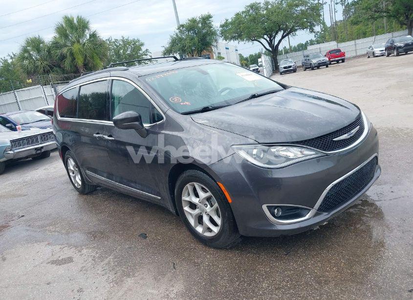 2017 Chrysler Pacifica TOURING-L (VIN 2C4RC1BG1HR593240) main photo