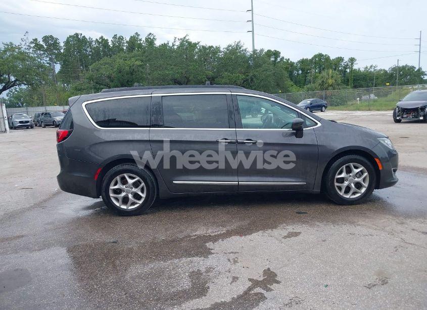 Photo 13 of 2017 Chrysler Pacifica TOURING-L (VIN 2C4RC1BG1HR593240)