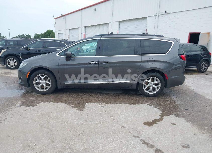 Photo 14 of 2017 Chrysler Pacifica TOURING-L (VIN 2C4RC1BG1HR593240)