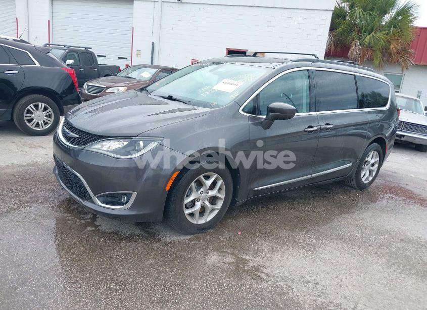 Photo 2 of 2017 Chrysler Pacifica TOURING-L (VIN 2C4RC1BG1HR593240)