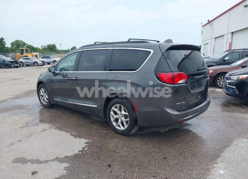 Photo 3 of 2017 Chrysler Pacifica TOURING-L (VIN 2C4RC1BG1HR593240)