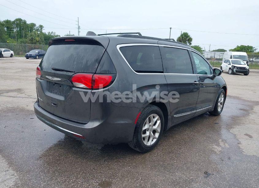 Photo 4 of 2017 Chrysler Pacifica TOURING-L (VIN 2C4RC1BG1HR593240)