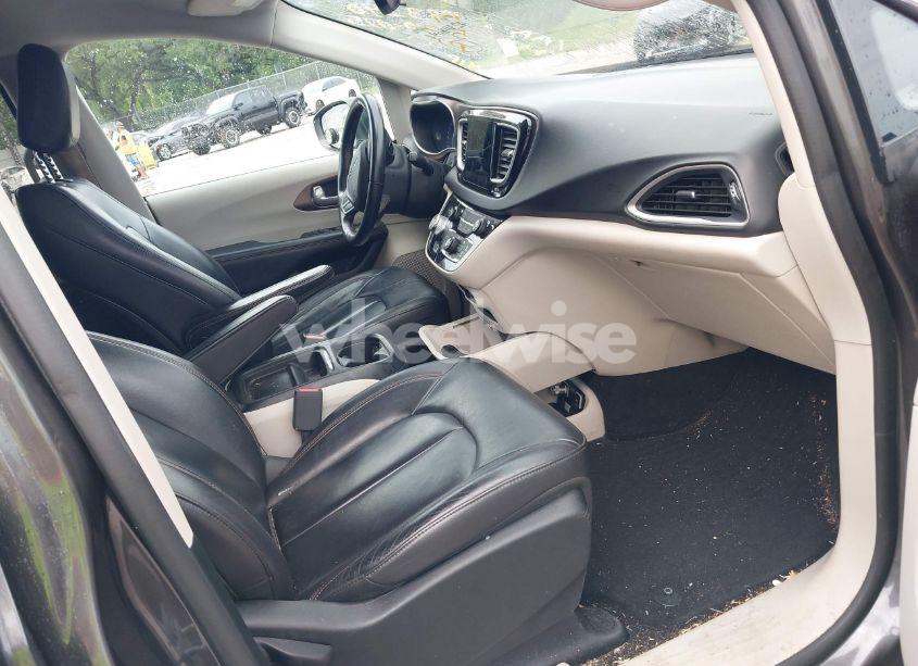 Photo 5 of 2017 Chrysler Pacifica TOURING-L (VIN 2C4RC1BG1HR593240)