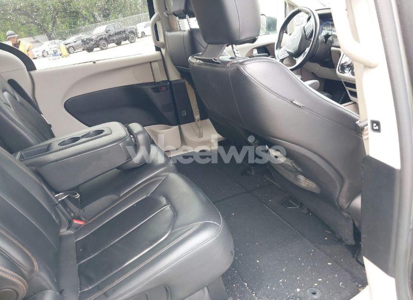 Photo 8 of 2017 Chrysler Pacifica TOURING-L (VIN 2C4RC1BG1HR593240)