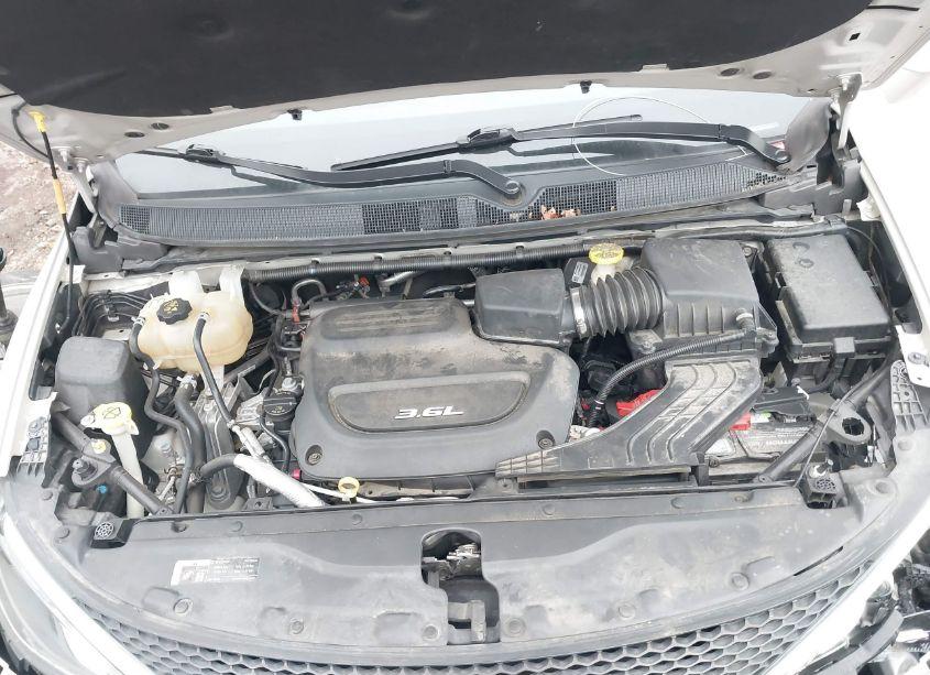 Photo 10 of 2017 Chrysler Pacifica TOURING-L (VIN 2C4RC1BG1HR744884)