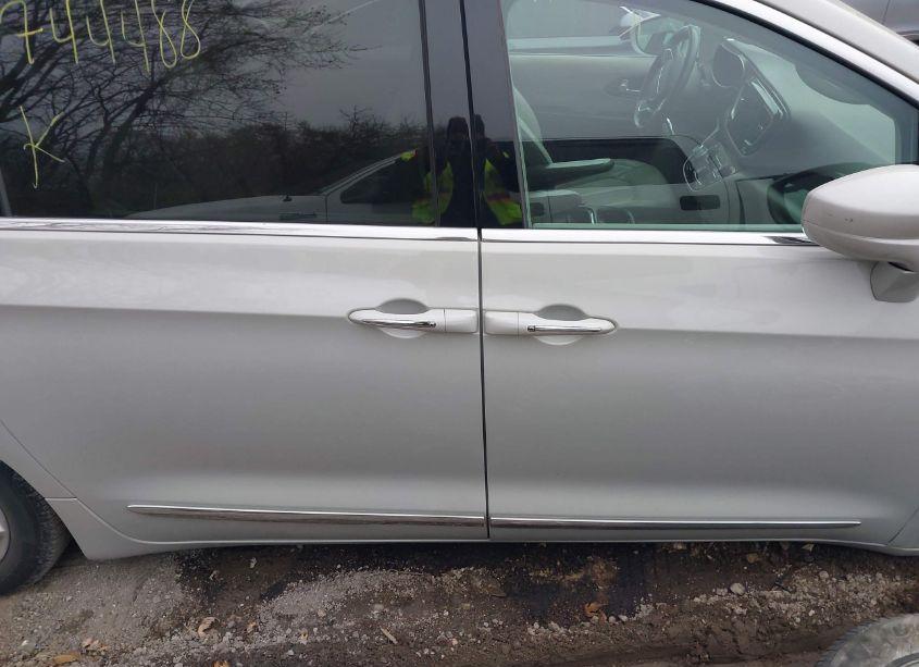 Photo 13 of 2017 Chrysler Pacifica TOURING-L (VIN 2C4RC1BG1HR744884)