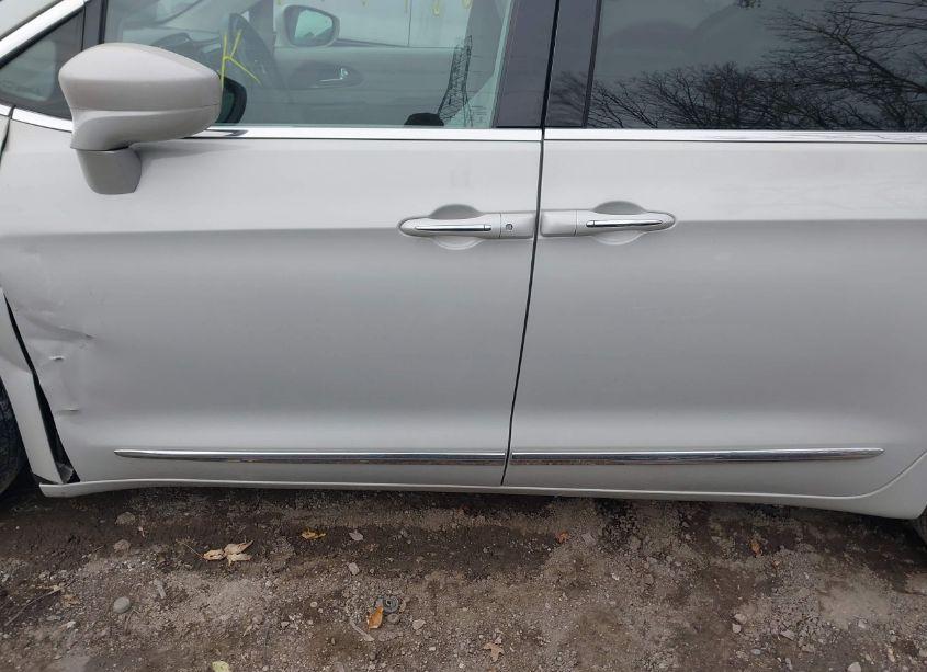 Photo 14 of 2017 Chrysler Pacifica TOURING-L (VIN 2C4RC1BG1HR744884)