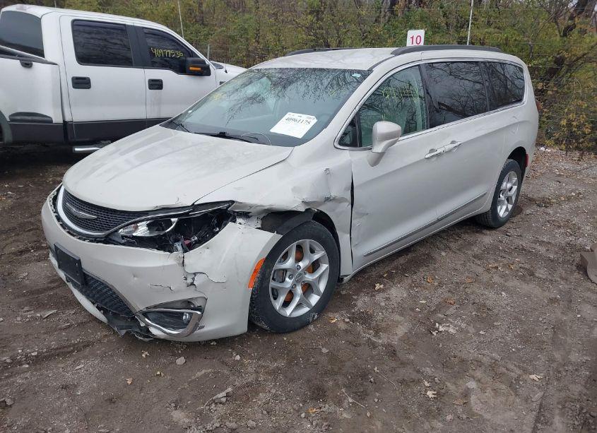 Photo 2 of 2017 Chrysler Pacifica TOURING-L (VIN 2C4RC1BG1HR744884)