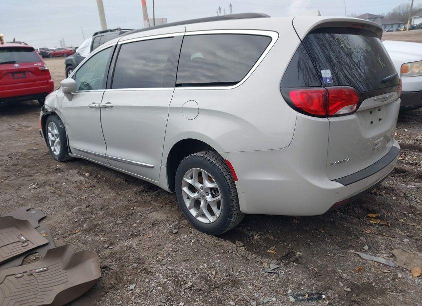 Photo 3 of 2017 Chrysler Pacifica TOURING-L (VIN 2C4RC1BG1HR744884)