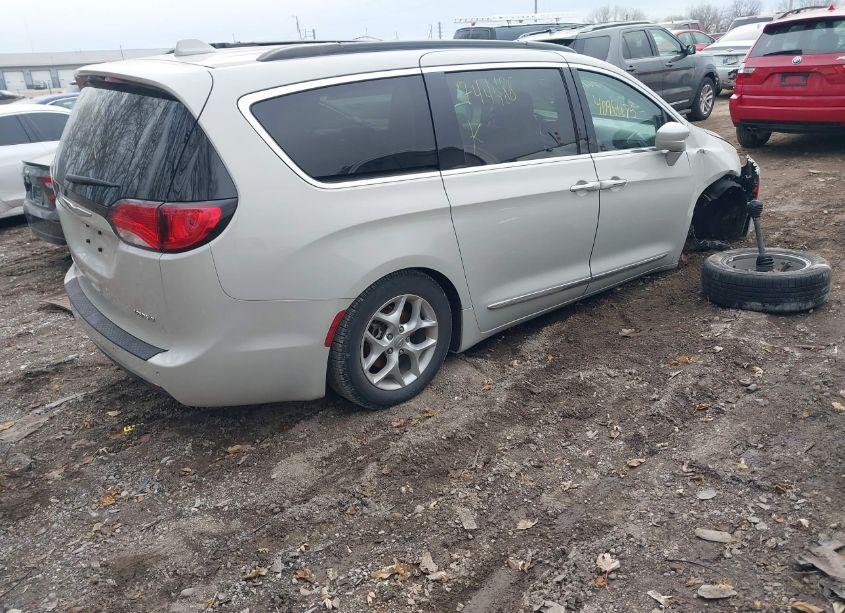 Photo 4 of 2017 Chrysler Pacifica TOURING-L (VIN 2C4RC1BG1HR744884)