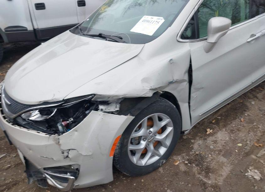 Photo 6 of 2017 Chrysler Pacifica TOURING-L (VIN 2C4RC1BG1HR744884)