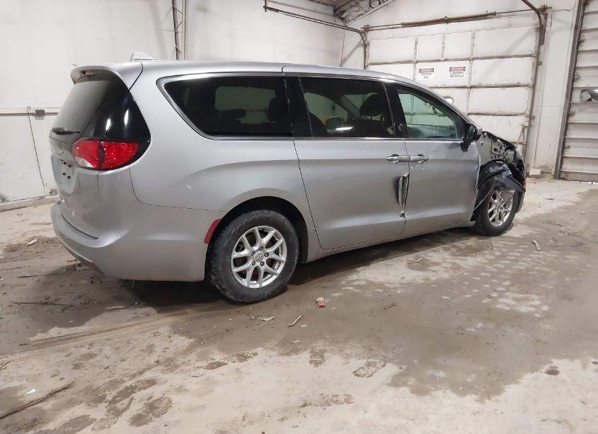 Photo 4 of 2017 Chrysler Pacifica TOURING PLUS (VIN 2C4RC1BG1HR753083)