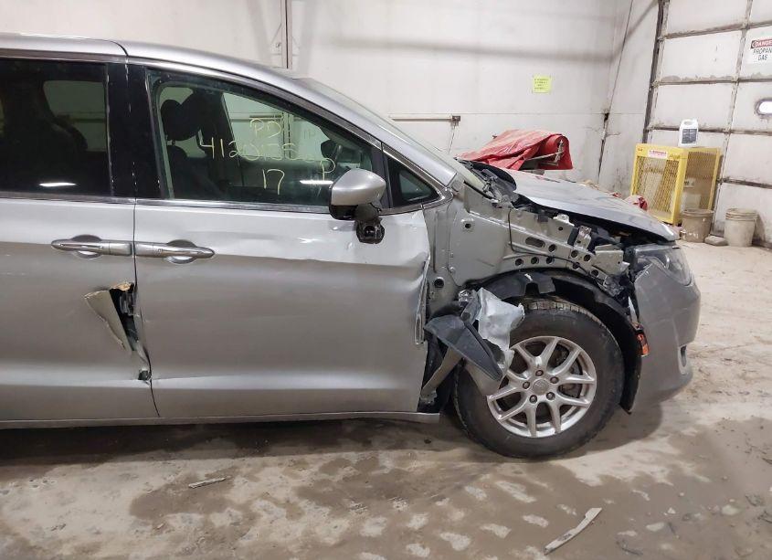 Photo 6 of 2017 Chrysler Pacifica TOURING PLUS (VIN 2C4RC1BG1HR753083)