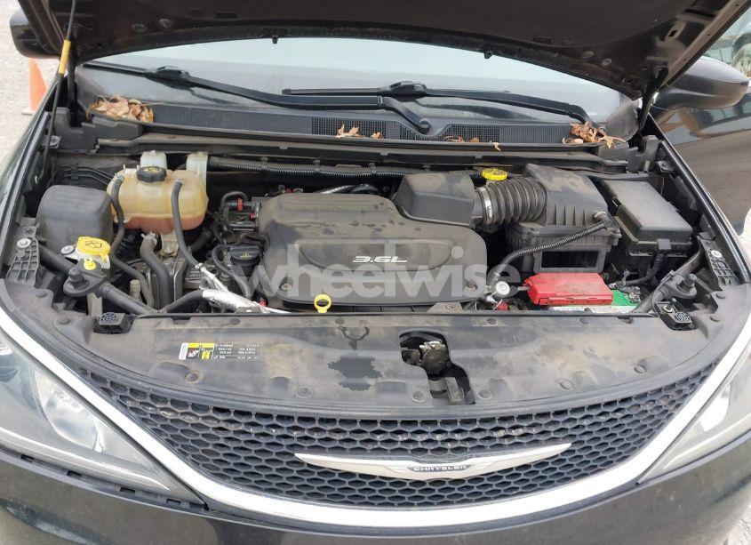 Photo 10 of 2017 Chrysler Pacifica TOURING-L (VIN 2C4RC1BG1HR795009)
