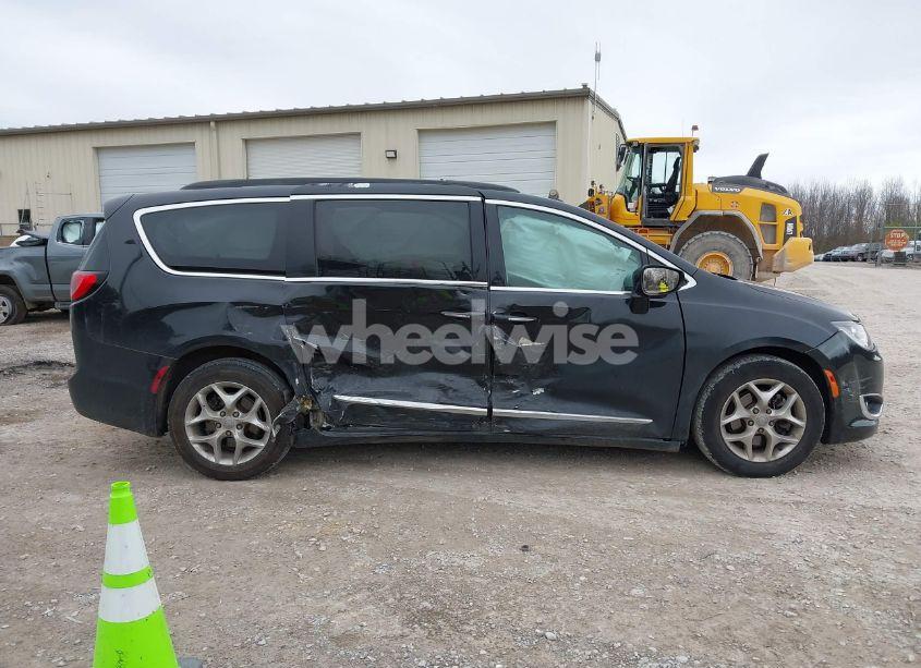 Photo 13 of 2017 Chrysler Pacifica TOURING-L (VIN 2C4RC1BG1HR795009)