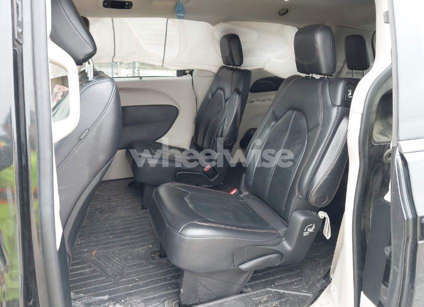 Photo 8 of 2017 Chrysler Pacifica TOURING-L (VIN 2C4RC1BG1HR795009)