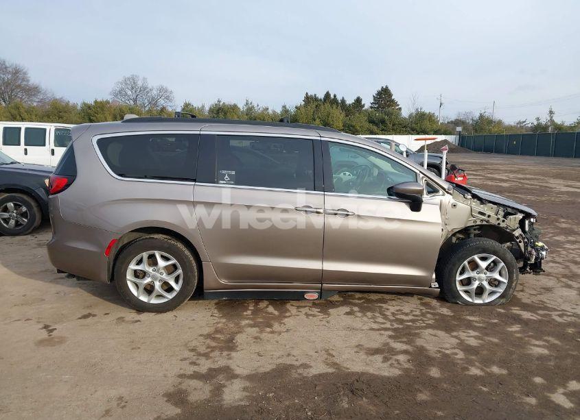 Photo 14 of 2017 Chrysler Pacifica TOURING PLUS (VIN 2C4RC1BG1HR817235)