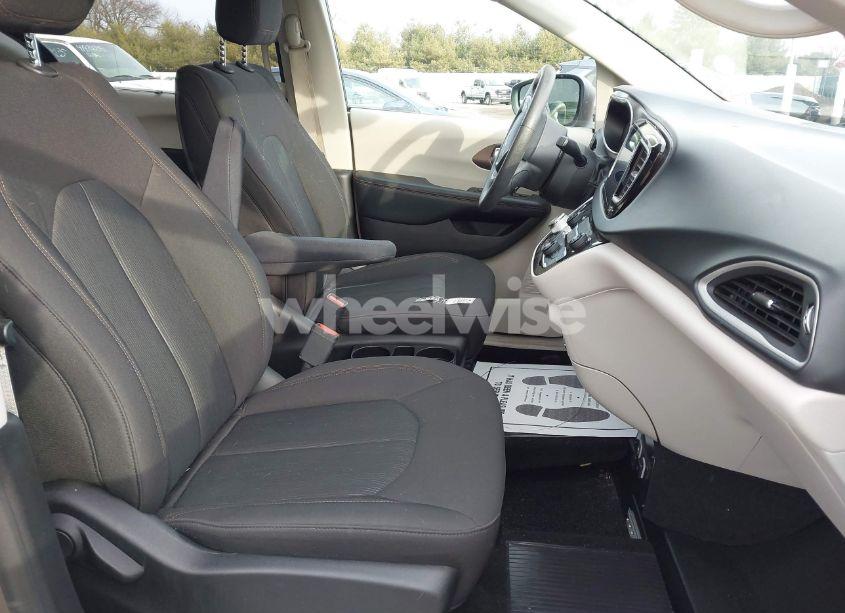 Photo 5 of 2017 Chrysler Pacifica TOURING PLUS (VIN 2C4RC1BG1HR817235)