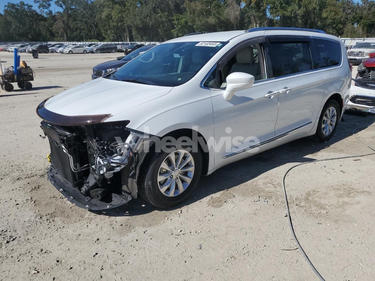 2018 CHRYSLER PACIFICA TOURING L (VIN 2C4RC1BG1JR174942) main photo