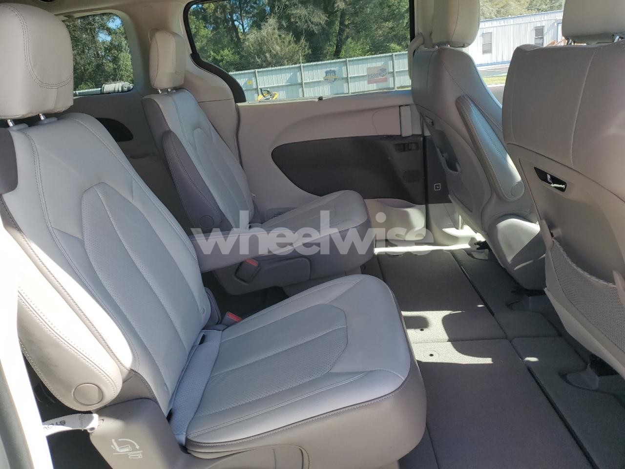 Photo 11 of 2018 CHRYSLER PACIFICA TOURING L (VIN 2C4RC1BG1JR174942)