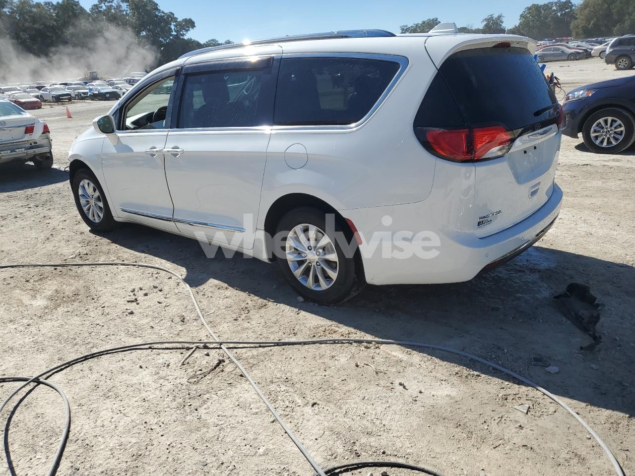 Photo 2 of 2018 CHRYSLER PACIFICA TOURING L (VIN 2C4RC1BG1JR174942)