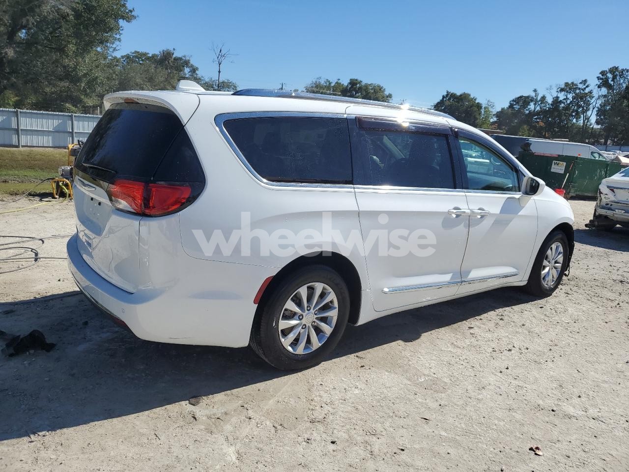 Photo 3 of 2018 CHRYSLER PACIFICA TOURING L (VIN 2C4RC1BG1JR174942)