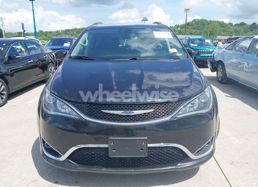 Photo 12 of 2018 Chrysler Pacifica TOURING L (VIN 2C4RC1BG1JR263569)