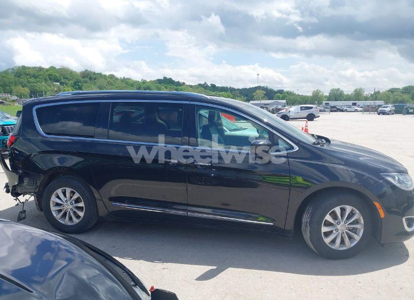 Photo 13 of 2018 Chrysler Pacifica TOURING L (VIN 2C4RC1BG1JR263569)