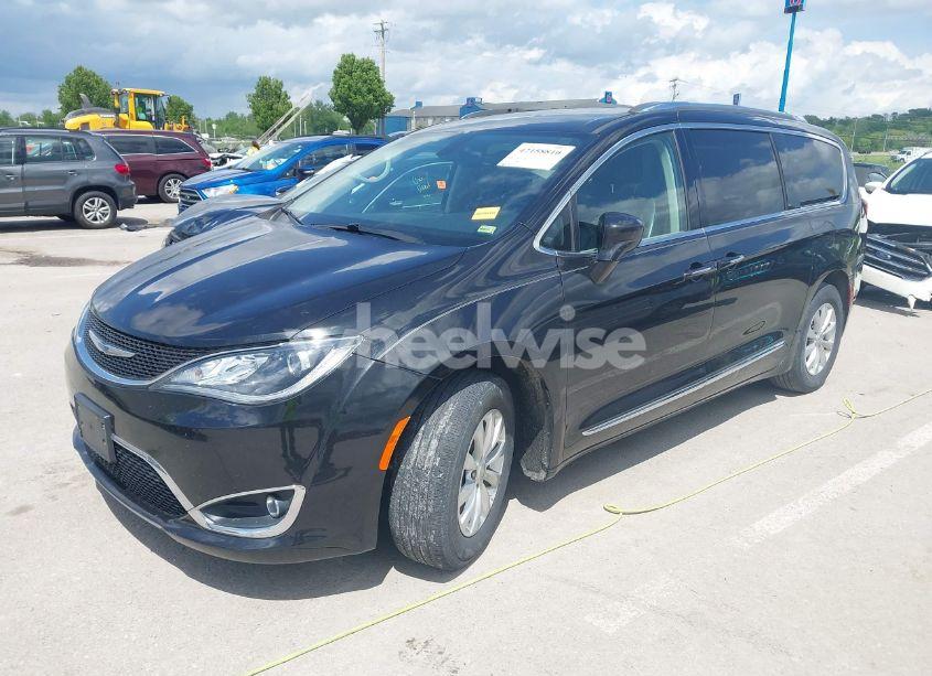 Photo 2 of 2018 Chrysler Pacifica TOURING L (VIN 2C4RC1BG1JR263569)