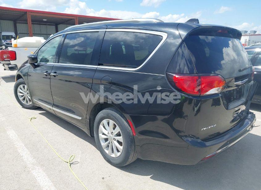 Photo 3 of 2018 Chrysler Pacifica TOURING L (VIN 2C4RC1BG1JR263569)