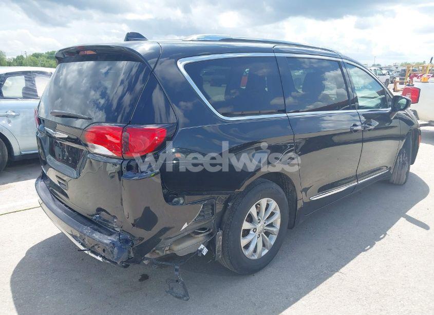 Photo 4 of 2018 Chrysler Pacifica TOURING L (VIN 2C4RC1BG1JR263569)