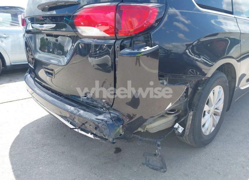 Photo 6 of 2018 Chrysler Pacifica TOURING L (VIN 2C4RC1BG1JR263569)