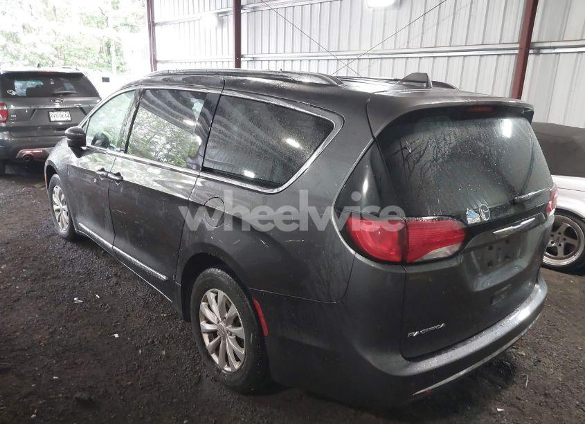 Photo 3 of 2018 Chrysler Pacifica TOURING L (VIN 2C4RC1BG1JR322717)