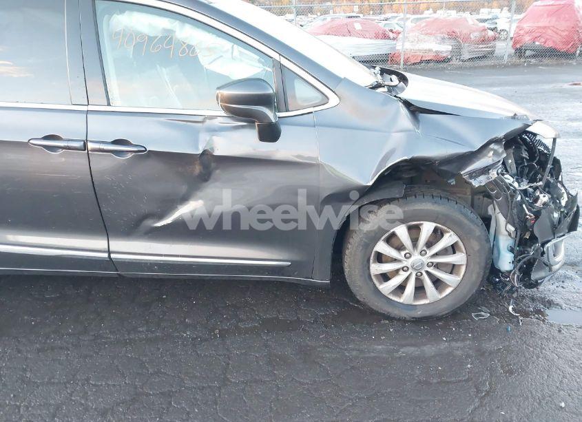 Photo 17 of 2019 Chrysler Pacifica TOURING L (VIN 2C4RC1BG1KR548189)