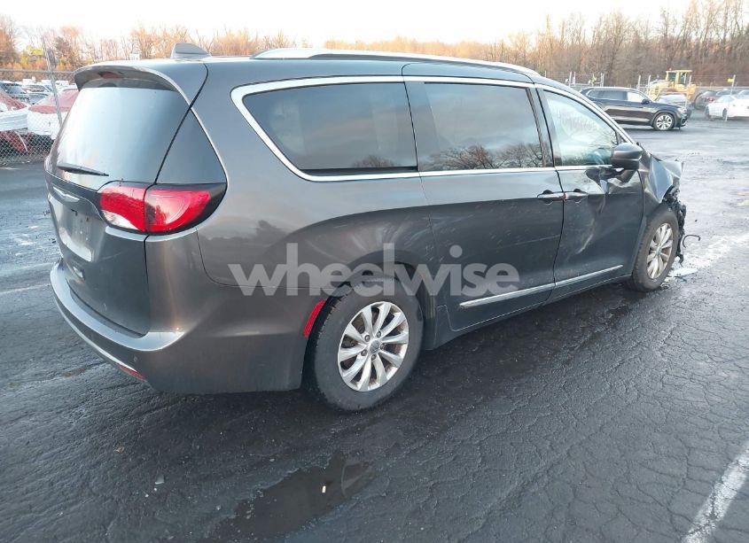 Photo 4 of 2019 Chrysler Pacifica TOURING L (VIN 2C4RC1BG1KR548189)