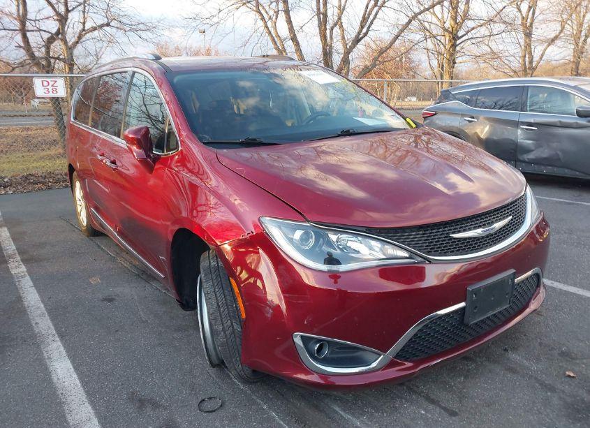 2019 Chrysler Pacifica TOURING L (VIN 2C4RC1BG1KR561184) main photo
