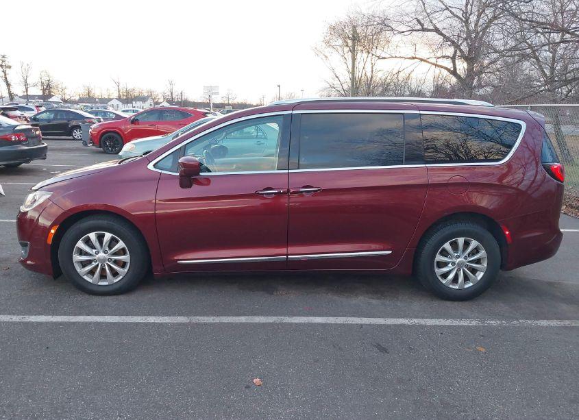 Photo 14 of 2019 Chrysler Pacifica TOURING L (VIN 2C4RC1BG1KR561184)
