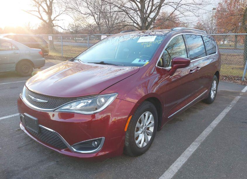 Photo 2 of 2019 Chrysler Pacifica TOURING L (VIN 2C4RC1BG1KR561184)