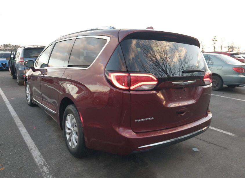 Photo 3 of 2019 Chrysler Pacifica TOURING L (VIN 2C4RC1BG1KR561184)